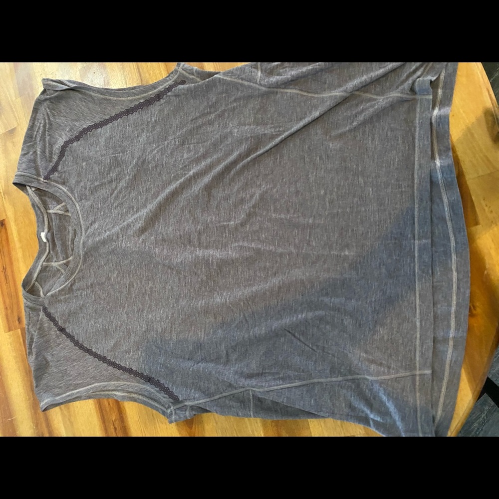 Lululemon tee, size 10